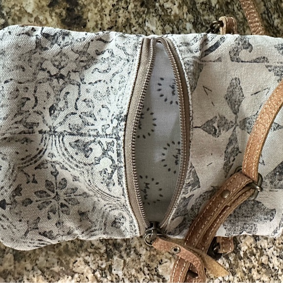 Myra Bag - Picture 3 of 4